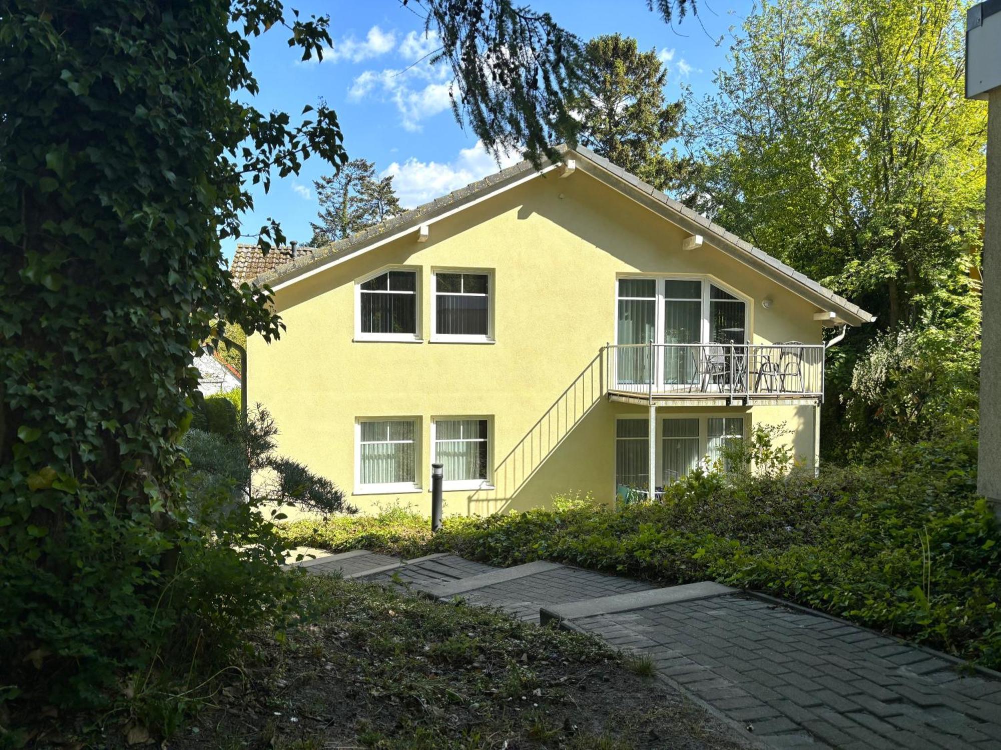 Haus Oie Idyll Mit Balkon 10 Minuten Zum Strand ツィノヴィッツ エクステリア 写真